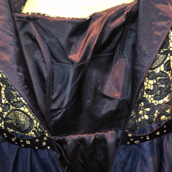 Dress - Picture 6 of 6